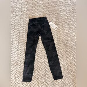 Lululemon Black Camouflage Wunder Train HR 25”